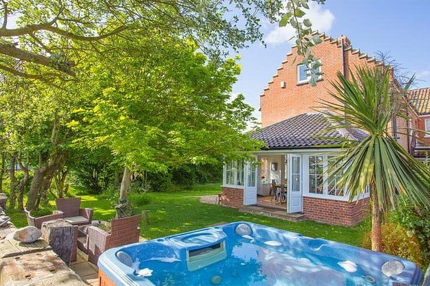 The hot tub at Meadow House